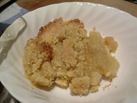 English Apple Crumble, English Crumble Recipe, British Pudding, Apple Crumble Recipe, Bramley Apple, British Desserts, English Recipes, Uk Recipes, Afternoon Tea Recipes