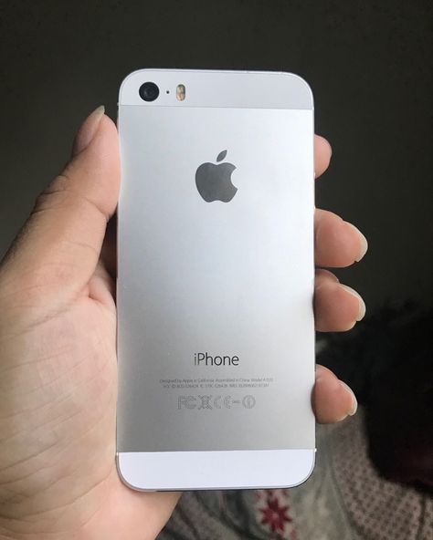 Iphone 7 Black Aesthetic, Iphone 8 Plus White, Iphone 7 Silver, Sleeping Outfits, Black Iphone 7 Plus, Iphone 5se, Apple Iphone 6s Plus, Iphone 5s, Iphone Se