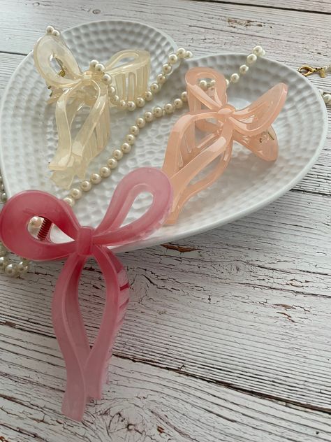 Aesthetic Claw Clip, Claw Clip Collection, Claw Clip Aesthetic, Cute Claw Clips, Aesthetic Hair Accessories, Bow Claw Clip, Bow Aesthetic, Bridal Jewellery Inspiration, Dance Rooms