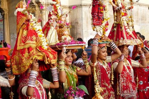 Gangaur Festival of Rajasthan is renowned for its vibrant fairs and beautiful rituals. You can witness the best Gangaur festivities in Jaipur. Rajasthan Day, Gangaur Festival, Mummy Papa, Rajasthan Tourism, Rajasthani Food, Goddess Parvati, Fairs And Festivals, Visit India, Ancient India