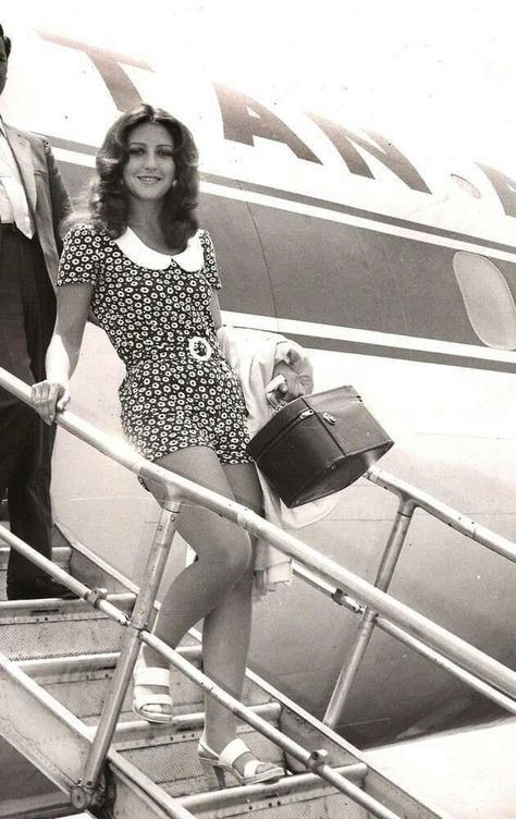 Angelica Maria, Mexican actress Hispanic Artists, Angelica Maria, Brown Pride, Mexican Actress, Outfits Retro, Mexican Women, Mexican Artists, Mexican Culture, Vintage Beauty