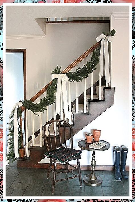 Christmas Garland - No clue how to start searching for the right solution for your needs? Explore no further, check out for everything you need here. Staircase Christmas Decorations, Stair Garland, Staircase Christmas, Entryway Christmas, Christmas Stairs Decorations, Christmas Staircase Decor, Christmas Stairs, Christmas Lights Garland, Christmas Staircase