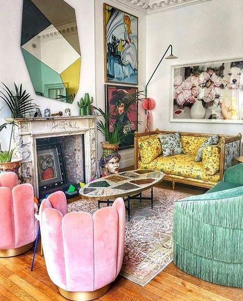 a maximalist living room with a yellow printed sofa, pink chairs and a green fringe sofa, bold artworks and a catchy mirror Yellow Sitting Room, Maximalist Living Room, Pink Chairs, Printed Sofa, Eclectic Interior Design, Pink Green Yellow, Green Sofa, Eclectic Living Room, Pink Chair