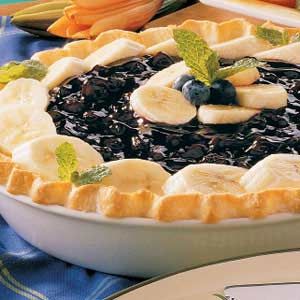 Banana Blueberry Pie - seriously one of the best pies EVER.     My Thanksgiving is not complete without this. (I use Dream Whip, rather than Cool Whip!) Fresh Blueberry Pie, Funnel Cake Recipe, Banana Pie, Cream Cheese Pie, Blueberry Pie Filling, Good Pie, Cheese Pie, Banoffee Pie, Berry Pie