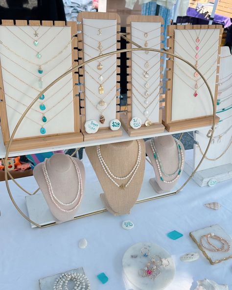 Our last pop up of the summer and our new accessories like this featured charm necklace were a huge success!! I’m already excited for next summer’s pop ups🤍 I have biggg plans for a huge release of all of our new accessories coming soon! Comment what kind of accessories you want to see more from us🫶🏼⬇️ 🤍 🤍 🤍 🏷️ Chunky gold charm necklace, gold jewelry, summer necklaces, european summer outfit inspo, coconut girl aesthetic, handmade jewelry, small jewelry business pop up display, ocean inspi... Gold Beach Jewelry, Small Jewelry Business, Outfit Inspo Beach, Summer Necklaces, Pop Up Display, Necklace Gold Jewelry, Coconut Girl Aesthetic, Gold Bracelets Stacked, Pinterest Jewelry