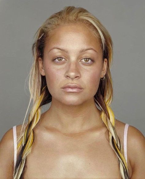 Nicole Richie 2000s, Lindsay Lohan 2000s, Phone Wallpaper Collage, Y2k Tumblr, Fashion Digital Art, Nicole Ritchie, Nicole Richie Style, Early 2000s Fashion, Celebrity Faces