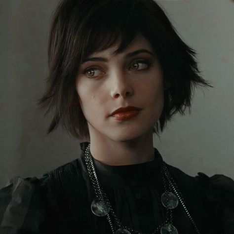 Alice Twilight Icon, Alice Cullen Icons, Aro Twilight, Alice Cullen Aesthetic, Cullen Aesthetic, Alice Cullen Twilight, Twilight Alice, Baby Harry Potter, Twilight Painting