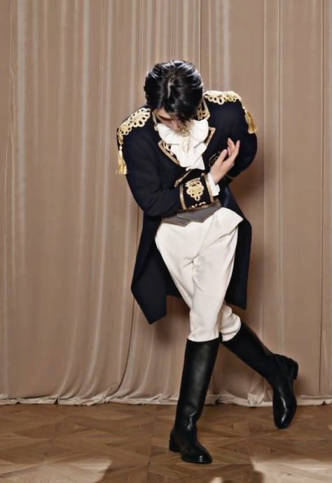 Prince Bowing Pose, Bow Pose Reference Male, Prince Reference Pose, Royal Servant Outfit Male, Sunghoon Prince Outfit, Elegant Male Poses, Prince Pose Reference, Prince Outfits Aesthetic, Royal Outfits Male