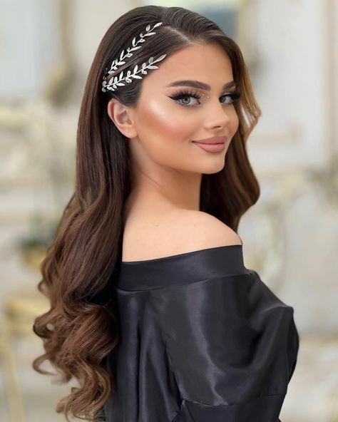 Easy Down Hairstyles For Prom, Werewolf Wedding, Classic Wedding Hair, Prom Hairstyles For Short Hair, Hairstyles For Layered Hair, Long Hair Wedding Styles, Prom Ideas, Princess Hairstyles, Hair Up Styles