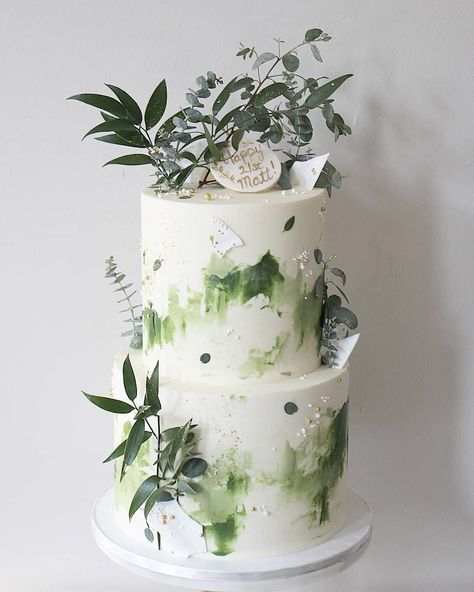 Green eucalyptus birthday cake Birthday Cake Green, Green Birthday Cakes, Soul Cake, 21st Cake, Green Birthday, Green Cake, Ombre Cake, Green Eucalyptus, Fall Wedding Cakes