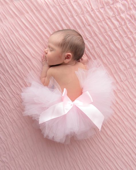 Ballerina Newborn Pictures, Ballerina Photography, Newborn Tutu, Newborn Poses, Ballerina Girl, Baby Tutu, Newborn Shoot, Newborn Lifestyle, Pink Tutu