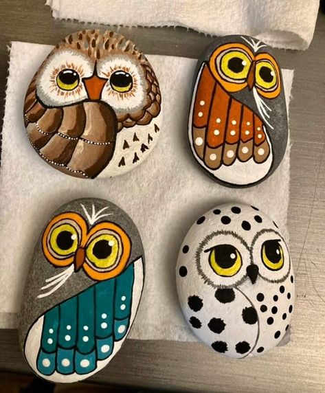 Painted Owls On Rocks, Owl On Rock Painted Stones, Owl Rock Art, Owl Stone Painting, Owl Rocks Painted Stones, Owl Rock Painting, Owl Painted Rocks, Animal Painted Rocks, Painted Owls