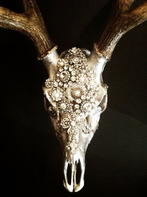 Because you know I would totally do this. I've glittered gator skulls. Bahaha Decorated Skulls, European Mounts, Cow Skull Decor, Antler Ideas, Cow Skull Art, Antler Decor, Cow Skulls, Hantverk Diy, Antler Crafts