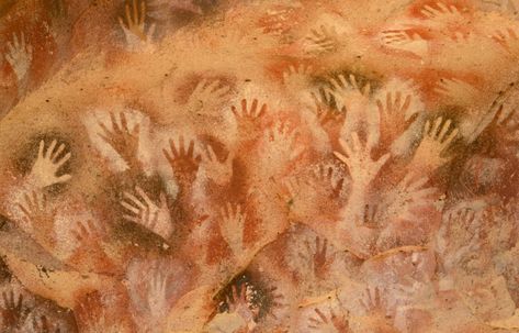 The Significance of Lascaux Cave Paintings Back in Those Days - Art Hearty Lascaux Cave Paintings, Neolithic Art, Prehistoric Cave Paintings, Paleolithic Art, Stone Age Art, Cave Painting, Outdoors Tattoo, Prehistoric Art, Cave Paintings