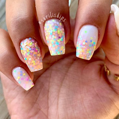 109 Likes, 20 Comments - Sarilis Schoville (@sarilisdips) on Instagram: “How fun are these!? This dip just screams Birthday Cake to me! Which is fitting as…” Rainbow Glitter Nails, Nail Powder Dip, Multicolored Nails, Beachy Nails, New Years Eve Nails, Confetti Nails, Mail Ideas, Confetti Cake, Pink Purple Blue