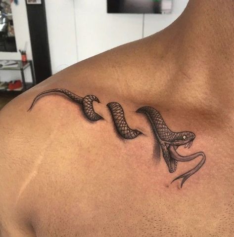 Intimate Tattoos Men, Bodybuilder Tattoo Men, Collarbone Tattoo Ideas, Tattoo Collarbone, Kollam Kerala, Collar Bone Tattoo For Men, Tattoo Homme, Rib Tattoos For Guys, Small Chest Tattoos