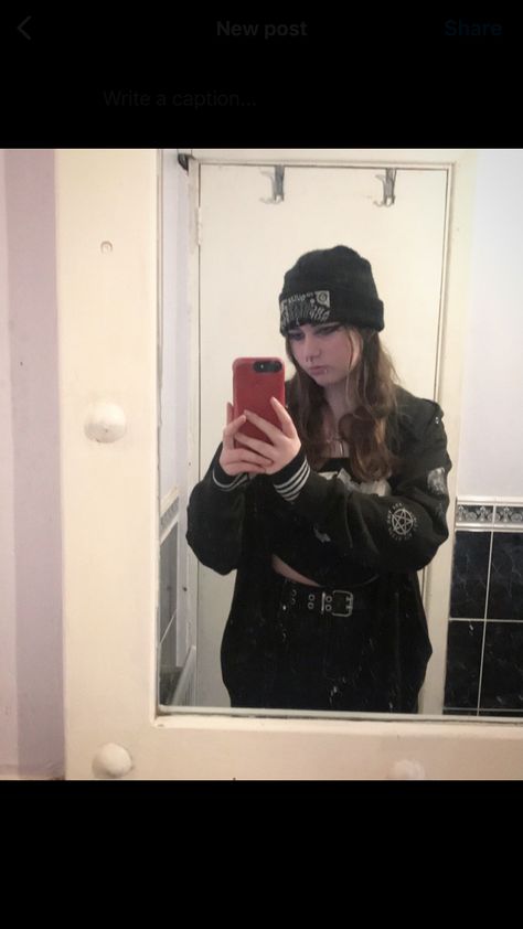 #emo #beanie #outfit #oujia Emo Beanie, Punk Person, Winter Beanie Outfit, Outfit Emo, Beanie Outfit, Winter Beanie, Goth Outfits, Outfit Ideas, How To Wear