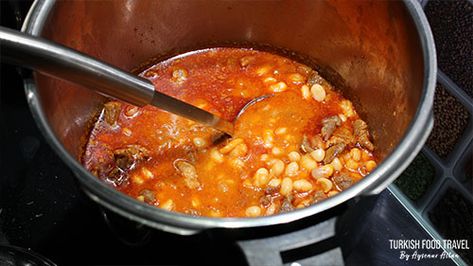 Turkish Traditional White Bean Stew Turkish Chickpea Stew, Turkish White Bean Stew, Gigantes Beans Recipe, Turkish Dinner, Kidney Beans And Rice, Turkish Chicken, White Bean Stew, White Bean Recipes, Rich And Poor