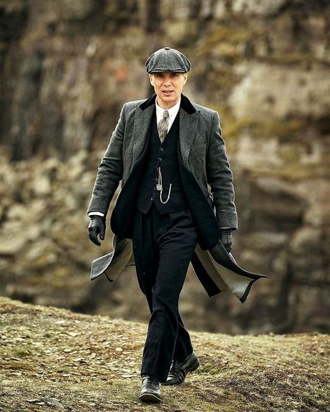 Cillian Murphy as Thomas Shelby in Peaky Blinders Season 6 Peaky Blinders Season 6, Peaky Blinders Fashion, Peaky Blinders Costume, Detective Outfit, Peaky Blinders Season, Peaky Blinders Series, Peaky Blinders Characters, Peaky Blinders Thomas, Peaky Blinders Tommy Shelby