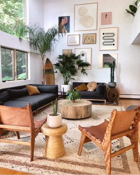 Loloi Rugs on Instagram: “If we could have our dream living room, it would look something like this from @rentpatina. Perfect layering with natural light for days.…” Surf Living Room, Living Room Exterior, Surf House Decor, Surf Room, Surf House, White Living, White Living Room, Dream Living, Room Remodeling