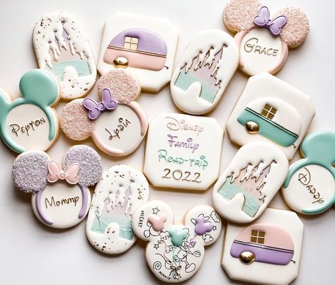 Olivia Russell on Instagram: “🎠 c h r i s t m a s s u r p r i s e c o o k i e s 🎠” Flooding Cookies, Princess Cookies, Disney Cookies, Holiday Cookies Christmas, Sugar Cookie Royal Icing, Sugar Cookie Designs, Valentines Day Cookies, Fancy Cookies, Cookie Inspiration