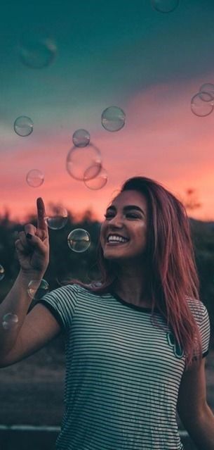 Bubbles Photography, Manual Photography, Shotting Photo, Self Portrait Photography, Photography Classes, Portrait Photography Poses, Tumblr Photography, Soap Bubbles, Female Portraits