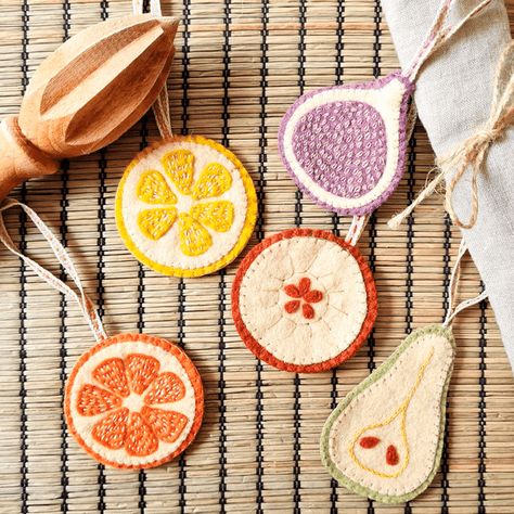 Embroidered Fruit, Fruits Decoration, Felt Fruit, Felt Crafts Christmas, Fruit Decorations, Felt Christmas Decorations, Applique Kit, Felt Craft, Homemade Decor