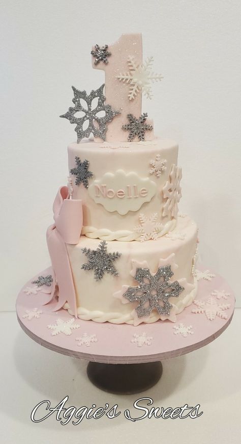 Winter Onederland Birthday Cake Snowflake First Birthday Cake, Light Pink Minnie Mouse Cake, Pink Winter Onederland Cake, Winter Wonderland 1st Birthday Girl Cake, Winter Wonderland First Birthday Cake, Winter Onederland Treats, Winter Onederland Cake Ideas, Winter Onederland Cake Girl, Winter One Derland First Birthday Girl