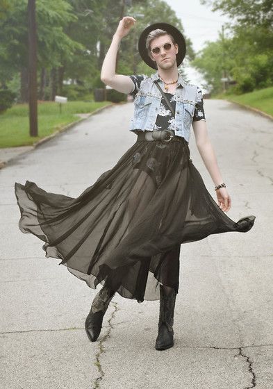 Enby Fashion, Outfits Aesthetic Grunge, Non Binary Fashion, Genderqueer Fashion, Guys In Skirts, Indie Outfits Aesthetic, Gender Fluid Fashion, Genderless Fashion, Queer Fashion