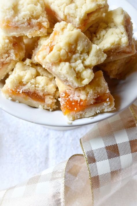 Apricot Cookies Recipe, Apricot Bars Recipe, Apricot Bars, Almond Shortbread, Almond Pastry, Apricot Recipes, Shortbread Bars, Bar Cookies, Apricot Jam