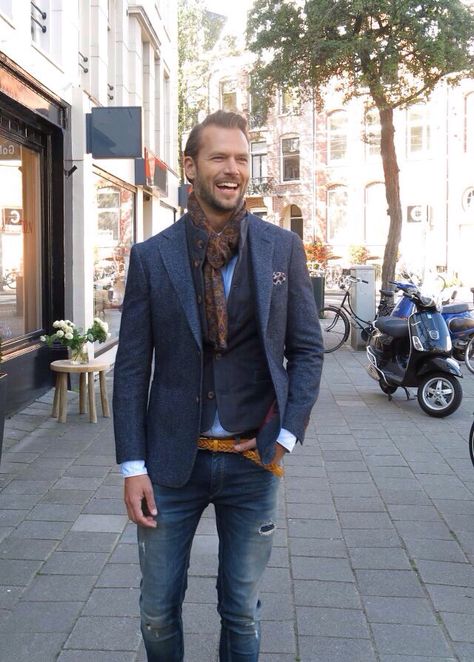 A Business Casual Attire For Men, Masculine Outfits, Charcoal Blazer, Herren Style, Mens Fashion Smart, Mens Fashion Inspiration, Blazer Jeans, Outfit Jeans, Sharp Dressed Man