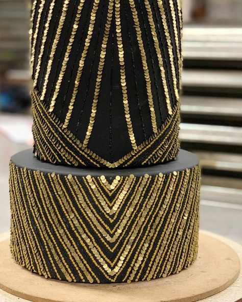 Sequin Cake, Design Process Steps, Pearl Cake, Creative Birthday Cakes, Gold Cake, Desi Wedding, Glam Wedding, Grad Parties, Let Them Eat Cake