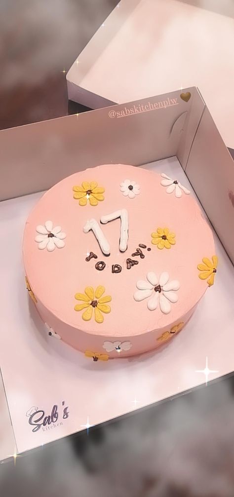 Birthday Cake Ideas 17th Girl, Cake Ideas For 17th Birthday Girl, 17th Birthday Cake Girl, Birthday Cake For 17th Birthday Girl, Cake For 17th Birthday Girl, Cakes For 17th Birthday Girl, Bts Birthday Cakes, Seventeen Inspired Cake, Birthday Cake 17th Birthday Girl