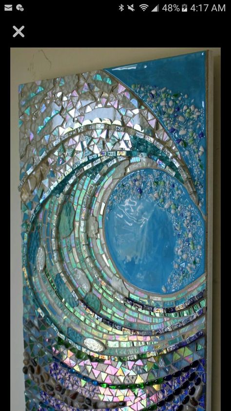 Mosaic Waves, L'art Du Vitrail, Mosaic Art Projects, Tile Wall Art, Glass Mosaic Art, Wine Glass Art, Beach Glass Art, Glass Art Projects, Mosaic Design