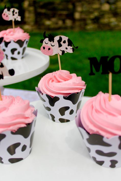 Cow Cupcake Toppers, Animal Happy Birthday, Cow Baby Shower Theme, Cow Print Birthday, Cow Cupcakes, Happy Birthday Cupcake, Cow Birthday Parties, Cow Cakes, Barnyard Birthday Party