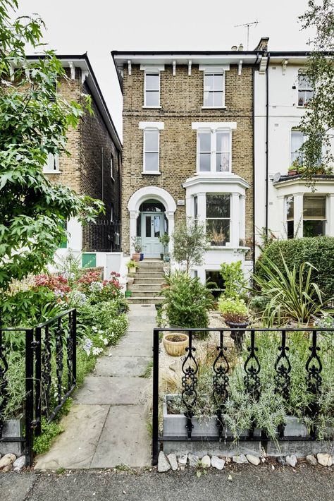 London Townhouse Front Garden, London Terraced House Interior, Narrow Victorian House, Victorian Row House Interior, Open Plan Victorian House, London Victorian House Floor Plans, Victorian Townhouse Exterior, London Victorian House Interior, Victorian Townhouse Floor Plan