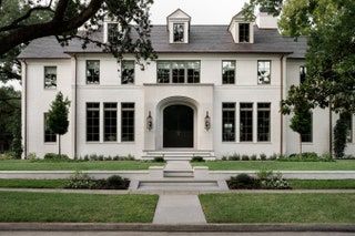 Tour the Shea McGee–Designed Home of Former MLB Catcher Jason Castro White Transitional Home Exterior, White And Black Colonial Exterior, English Colonial House Exterior, Eifs Exterior Home, Traditional Modern Home Exterior, Colonial Chic Exterior, Modern White Mansion, European Exterior Homes, Colonial Modern House