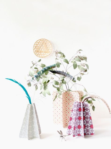 DIY Japanese Inspired Origami Vases - monsterscircus Diy Origami Home, Diy Origami Home Decor, Origami Home Decor, Shibori Diy, Japanese Origami, Paper Vase, Vase Crafts, Japanese Decor, Diy Origami