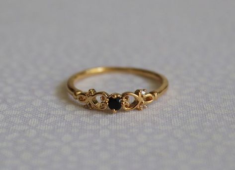 Ring Designs Gold, Latest Gold Ring Designs, Gold Jewelry Outfits, Gold Earrings Models, Modern Gold Jewelry, Gold Jewelry Simple Necklace, Romantic Gifts For Her, Gold Jewelry Stores, Indian Jewellery Design Earrings