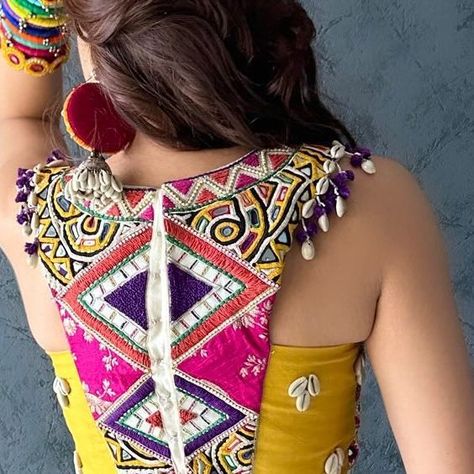 ચણીયા ચોલી, Navratri Blouse Designs Latest, Sukhmani Gambhir, Navaratri Outfits, Navratri Blouse Designs, Navratri Design, Garba Dresses, Garba Choli, Navratri Blouse