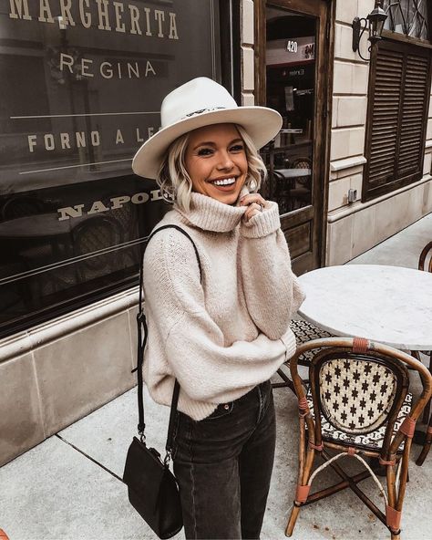 Click the photo to shop the details and download the free LTK app for more inspo Monroe Hat, Nyc Winter Outfits, Mode Shoes, Hat Outfit, Winter Outfits Cold, Outfits With Hats, Winter Mode, Outfit Inspo Fall, Look At You