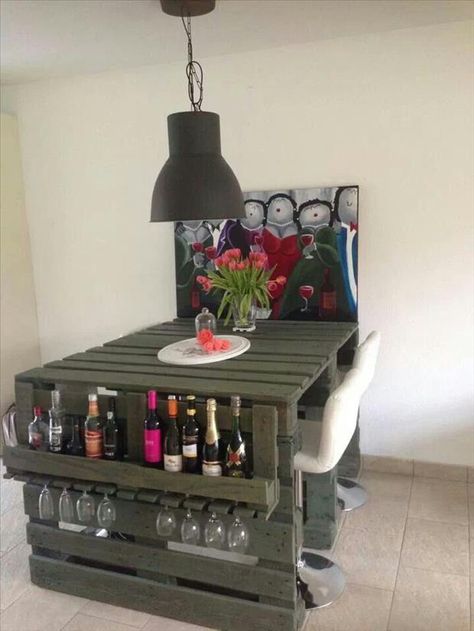 Another amazing use for an old pallet. #DIYFurniture Pallet Designs, Pallet Creations, Pallet Crafts, Old Pallets, Diy Pallet, Pallet Projects, Pallet Table, Wine Bottles, Pallet Furniture