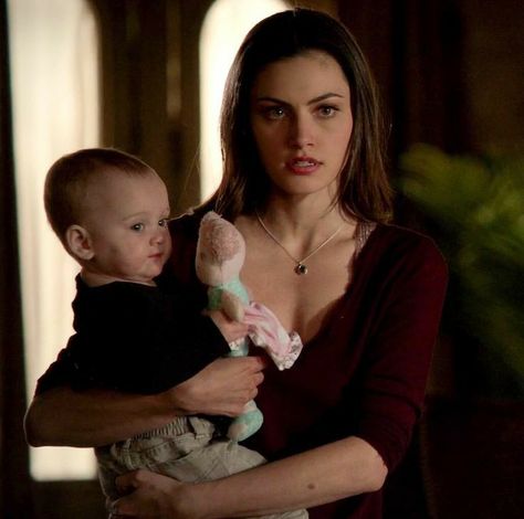 Hailey Marshall, Phoebe Tonkin Gif, Teen Wolf Derek Hale, Hayley And Klaus, Hayley The Originals, Diary Movie, Hayley Marshall, The Originals Tv, Family Relations