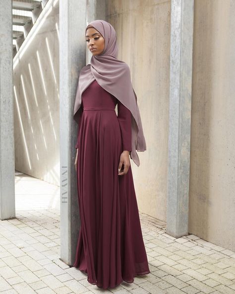 Dark Maroon Arya Evening Gown Pebble Soft Crepe Hijab (Regular) www.inayah.co Hijabi Prom, Maroon Party Dress, Hijabi Lifestyle, Crepe Hijab, Hajib Fashion, Elegant Abayas, Fashion Outfits Hijab, Modest Women, Hijabi Outfit