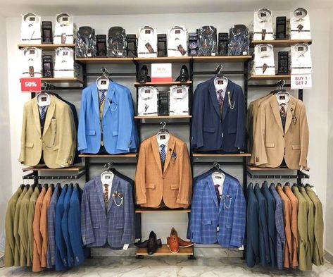 Men's Clothing Store Design, Mannequin Ideas, Denim Display, Autumn Window, Beauty Salon Posters, Store Shelves Design, Clothing Store Displays, Clothing Store Interior, Fashion Displays