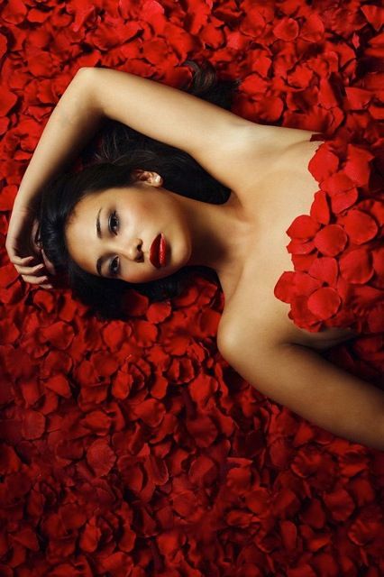 40th Photoshoot, Vday Photoshoot, Vday Shoot, Valentine Photo Shoot, Red Rose Petals, Creative Photoshoot Ideas, Glam Photoshoot, Valentine Photography, Valentine Photo