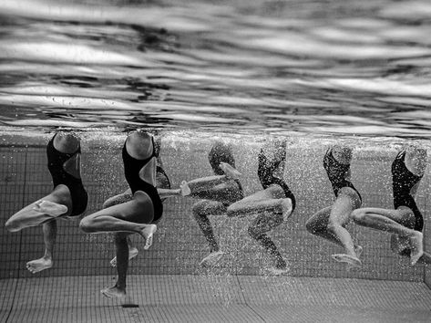 Synchronized swimmers practice in Singapore in this National Geographic Photo of the Day. National Geographic Photo Contest, National Geographic Photography, Underwater Images, Synchronized Swimming, Swim Team, Water Me, World Photography, Photo Of The Day, Photography Awards