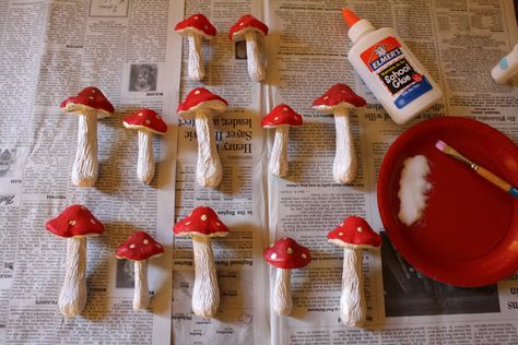 Meet Me in Philadelphia: Christmas Craft #1: Toadstool Ornaments Toadstool Ornaments, Philadelphia Christmas, Mushroom Crafts, Wrapping Presents, My First Christmas, Plant Ideas, Woodland Christmas, Holiday Cookie, Clay Ornaments