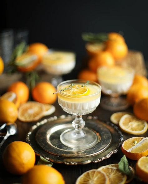 Easy Citrus Dessert, Elegant Lemon Desserts, Meyer Lemon Desserts, Lemon Panna Cotta Recipe, Peach Gelatin Dessert, Gelee Recipe, Easy Panna Cotta, Passionfruit Panna Cotta, Easy Panna Cotta Recipe