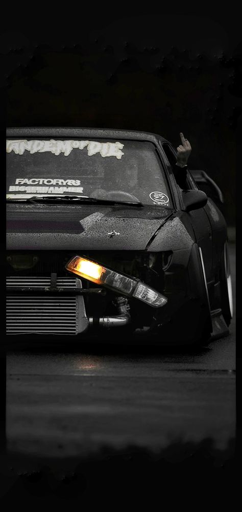 Black and white wallpaper of Nissan S14 with a broken headlight. Toyota Century Wallpaper, Nissan S14 Wallpaper, Street Racing Wallpaper, S14 Wallpaper, Dark City Aesthetic, Drift Missile, Drift Wallpaper, Aesthetic Jdm, Jdm Aesthetic